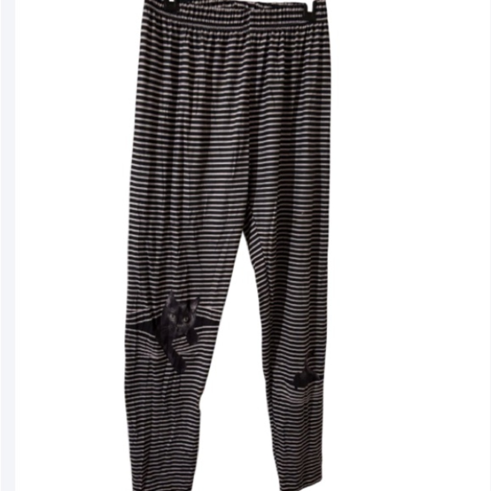 Adorable striped Black and White Black Cat Leggings! Will fit a L-XL. Like new!